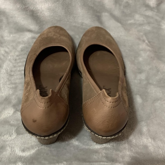 The FLEXX Wedge Pumps Womens Size 9 Taupe Brown Suede Leather Slip On Comfort - Picture 12 of 16